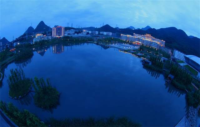 六盤水師范學院及現(xiàn)任領導簡介